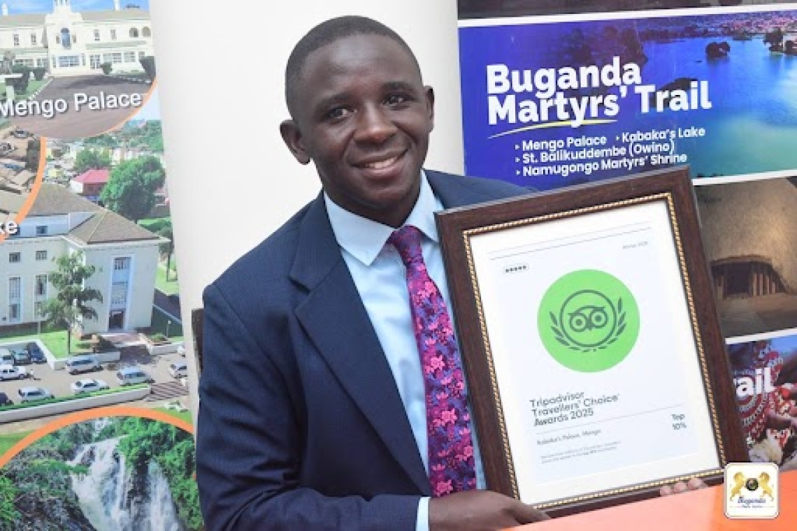 Ssenkulu wa Buganda Heritage & Tourism Board, Omuk. Najib Nsubuga, ng’ali ku Lubiri e Mmengo, ng’akutte Engule ya TripAdvisor Traveller’s Choice Awards Ssenkulu wa Buganda Heritage & Tourism Board, Omuk. Najib Nsubuga, ng’ali ku Lubiri e Mmengo, ng’akutte Engule ya TripAdvisor Traveller’s Choice Awards